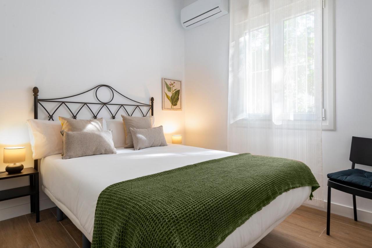 Mino Suite Apartment Siviglia Esterno foto